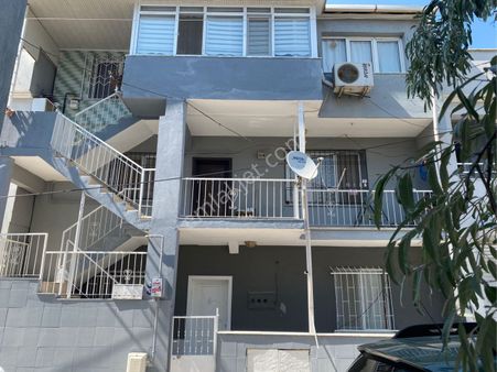 Küçük Çiğli’de Komple Satılık 3 Katılı Bakımlı Bina