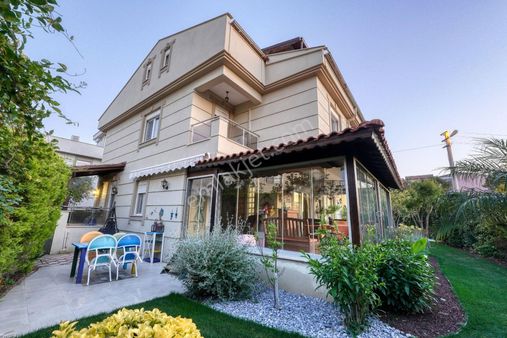 Urla Güvendik'te Denize 100 Metre Mesafede Müstakil Villa
