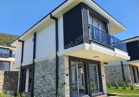 Fırsatlı Müstakil Köşe Villa