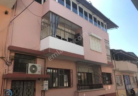 Nazilli Cumhuriyet Mahallesi'nde Satılık Üç Katlı Bina