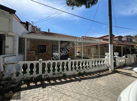 Kuşadası'nda Plaja 150 Mt, Özel Bahçeli, Site İçinde, 2+1 Yazlık