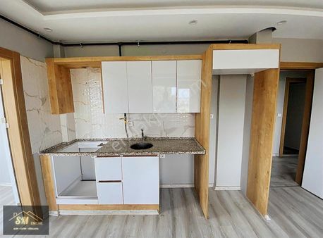 "sm Gayrimenkul'den Satılık 2+1 Köşe Önü Açık Daire''