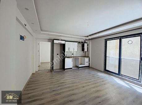 "sm Gayrimenkul'den 1+1 Ana Cadde Çok Yakın Arakat Boş Daire''