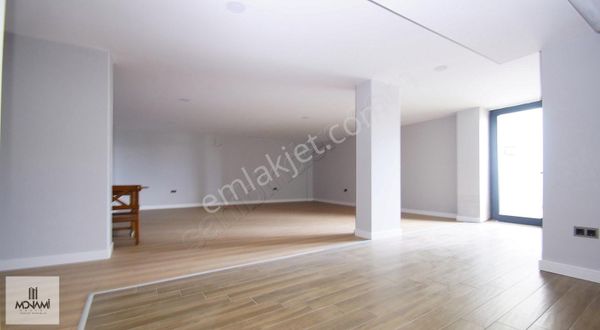 Özel Deniz Manzaralı Müstakil Bahçeli Sıfır 2+1 Site Düzeninde