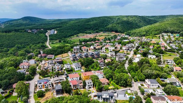 Çekmeköy Ömerli Bahçe İçinde 6+1 Havuzlu Villa