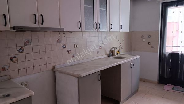 Podgoritsa Caddesi Üzeri 1.kat 3+1, Asansörlü, Açık & Kapalı Garajlı, 130m² Boş Daire