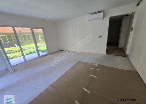 Yeşilköy De Yeni Site İçerisinde, Müstakil Bahçeli Düz Giriş