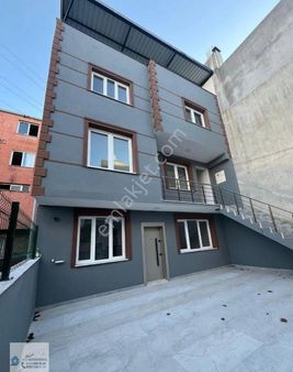 İzmir Karabağlar'da Satılık 3 Katlı Lüks Bina - Ekstra Bahçeli Ve Su Kuyulu Yeni Tadilatlı, Modern