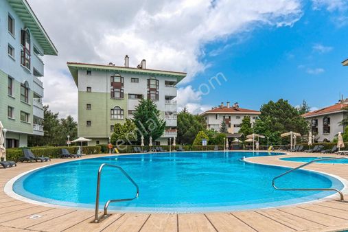 Tarabya Nurol Sitesinde Boş Taşınmaya Hazır Satılık Bahçe Kullanımlı 130 M2 1. Kat Fırsat