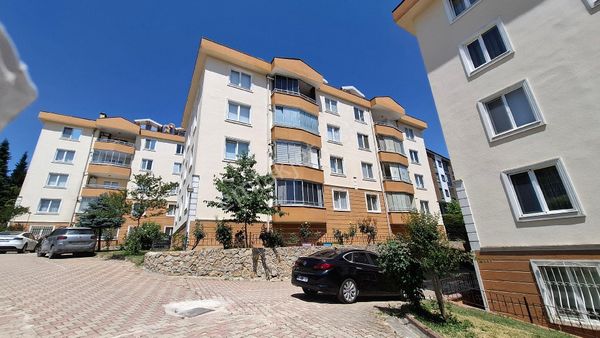 Roma' Dan Anıl Evleri Sitesinde Satılık Daire