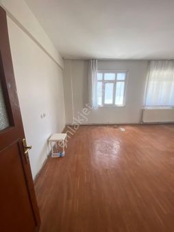 Ümraniye Atatürk Mahallesi Bekara Yabancı Ya Uygun Metro Yürüme Mesafesi Kiralık 2+1 Daire