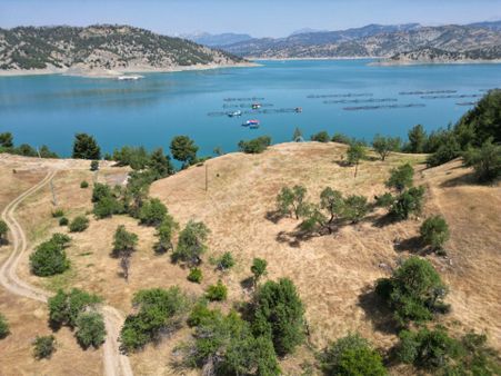 Coldwell Banker Harika Baraj Manzaralı Satılık Tarla