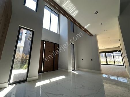 Yasinkuzu'dan Helmann Carpediem'de Satılık 5+1 Lüx Villa