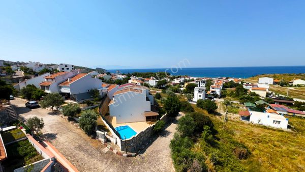 İzmir Seferihisar Doğanbey De Satılık 2 Adet Havuzlu Yazlık 4+1