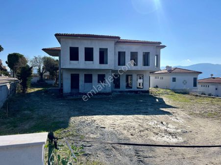 Kuşadası Satılık Soğucak Mevkii 8+2 Natamam Malikane