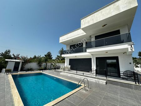 Didimde 4+1 Havuzlu Otoparklı 600m2 Arsa İcinde Lüks Kelepir Villa