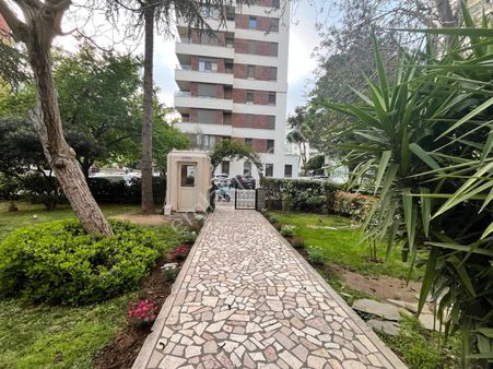 Lf İmaj Çiftehavuzlarda 3.688m2 Arsa İçinde 140m2 Güvenlikli 3+1