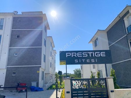 Yeni Binada Site İçinde Geniş Bahçeli Satılık Köşe 1+1 Daire