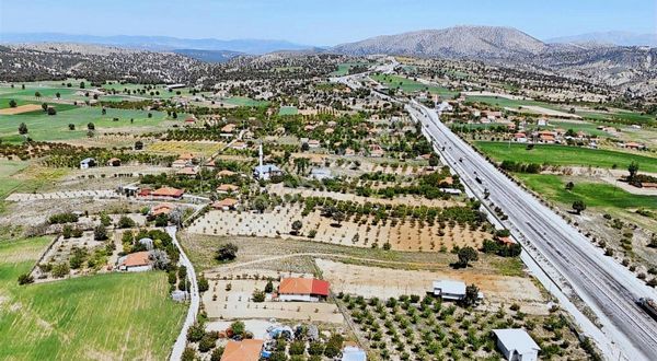 Yerleşim Alanı İçinde Ana Yola Cephe Fırsat Satılık Tarla