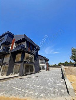 Cadde Üstü İş Yeri Olarak Kullanılabilir Potansiyeli Olan Dublex