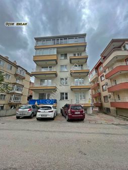 Afyon Üçok Emlaktan Güvenevler Mah Satılık 2+1 Temiz Bakımlı Daire
