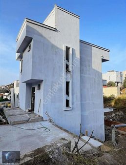 Seferihisar Zümrüt Evlerinde Yerden Isıtmalı Triplex Villa