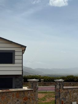 Ender Uysal Gayrimenkulden Tavas Yaka Mahallesinde Villalık Site İçinde Arsa !!!