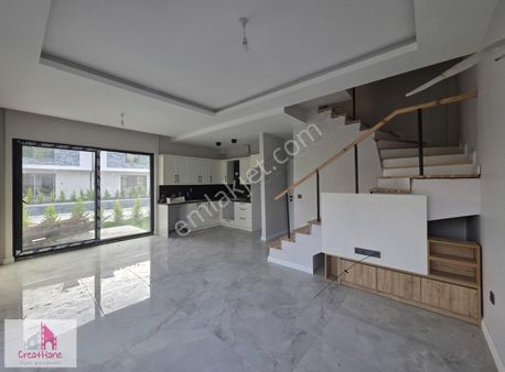 Yetkılı Ofıs - Havuzlu Sitede Yeni 2+1 Müstakil Villa