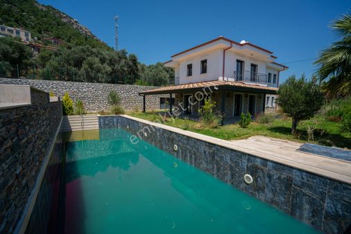 Datça Emecik'te 950 M2 Arsada Deniz Manzaralı 4+1 Havuzlu Villa