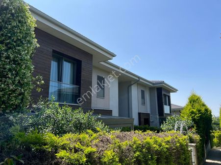 Asmali Bahçeşehirde Satılık 4+1 Üst Kw Villa