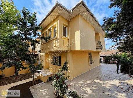 Ata 2 Sitesinde Çok İyi Konumda Bakımlı 5+2 Bahçeli Villa