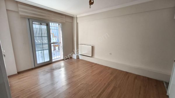 Çiğli’de Merkezi Konumda 2+1 Avantajlı Daire