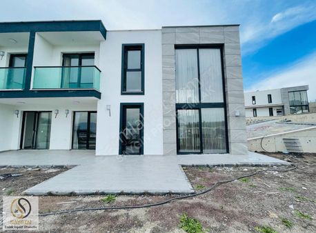 Plajlı Sitede Orman, Deniz, Ve Göl Manzaralı, 3 Banyolu Villalar