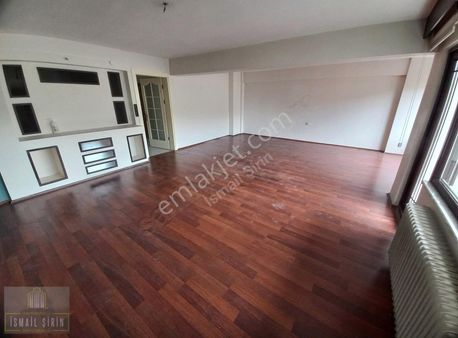İsmail Şirinden İstiklal Cd Üzerinde Ara Kat Asansörlü 2+1 Ofis