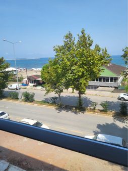 Karasu Yalı Mah. Plaj Merkezde Denize Sıfır Konumda Full Deniz Manzaralı 2+1 Arakat Sıfır Lüks Daire