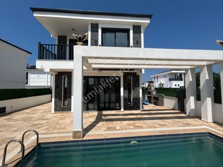 Didimde Havuzlu Müstakil Villa