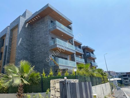Kuşadası’da Ege Mah.deniz Manzaralı Rezidans Sıfır Çatı Dubleks