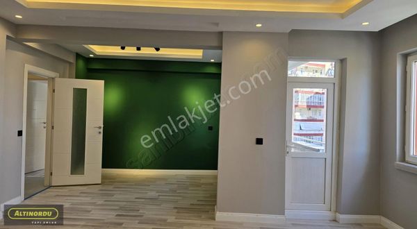 Site İçi Full Tadilatlı Ara Kat Daire