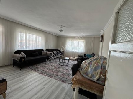 M.kemal Mahallesin'de Caddeye,pazara,markete Yürüme Mesafeli 3+1 Daire