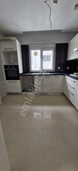 Caddebostanda Satılık 8 Yıllık 60 Yıl Parkına Komşu132 M2 Boş 3+1