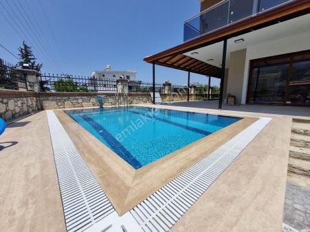 Kuşadası Davutlar Termal Bölgede Satılık Özel Havuzlu Tek Müstakil Yazlık