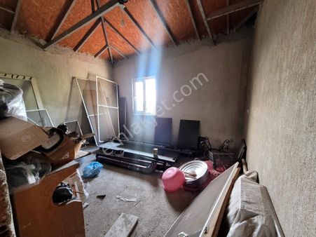 Pınarkent - Şahinler'de 3.598m2 Arsa İçerisinde, 299m2 Arsa Ve İçerisinde 130m2 2 Katlı