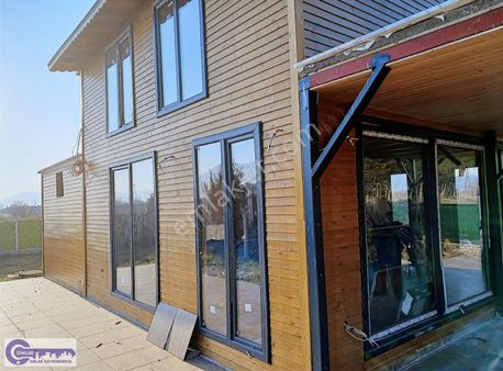 Çoklar Gayrimenkul'den İznik Gölü Kıyısında Satılık Ev Ve Arsası