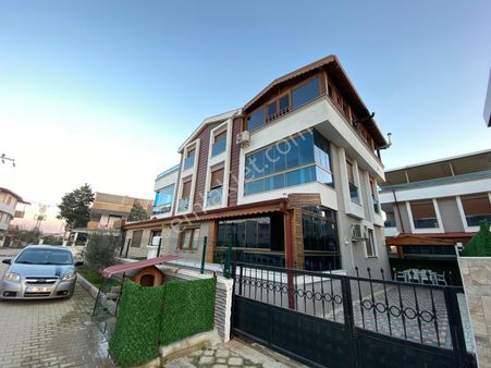 Menderes'de Mükemmel Konumda/ultra Lüx/bahçeli/triplex/masrafsız 4+1 Villa !!