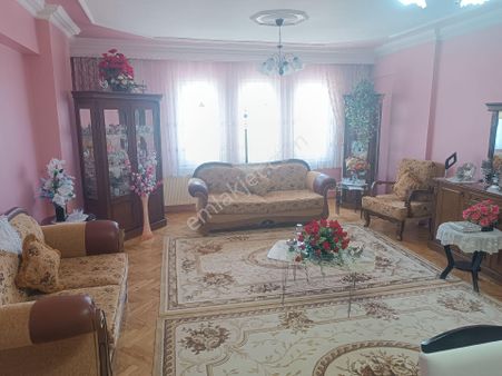 Terminal Ana Cadde Üzerinde Konumlu Satılık Arakat Daire