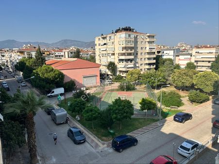 Dudayev Bulvarını Dik Kesen Sokakta Önü Park 3+1 Daire