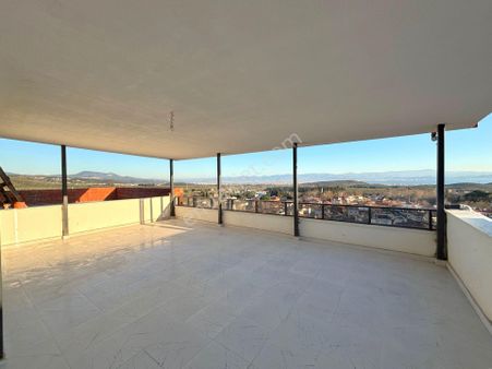 Elit Yaşam Fırsatını Kaçırmayın! Aygül'den Güre'de Full Deniz Manzaralı Teraslı Satılık 2+1 Dubleks