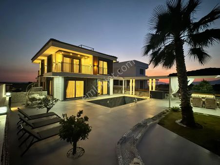 Didimde Malikane Tadında 7+1 Ful Eşyalı Deniz Manzaralı Çok Lüx Villa
