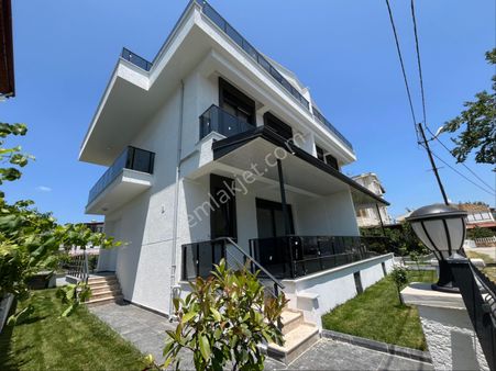 Güre Fener Sahilde Denize Sıfır Tadında 3+1 Triplex Sıfır Villa