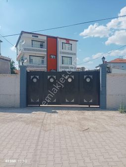 Onur Emlak Gayrimenkulden Arsalı 3 Katlı Ev